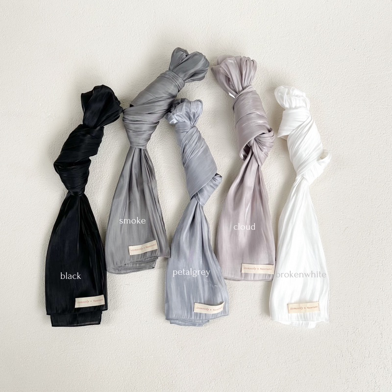 ITSMOSTLY - Luxxe Shimmer Shawl x Nasariastri (Pashmina Shimmer Silk Premium)