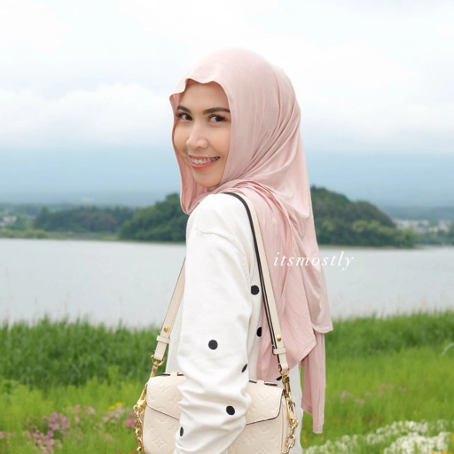 Image of ITSMOSTLY - Airish Oval Shawl (Pashmina Oval Air Cooltech TENCEL™)