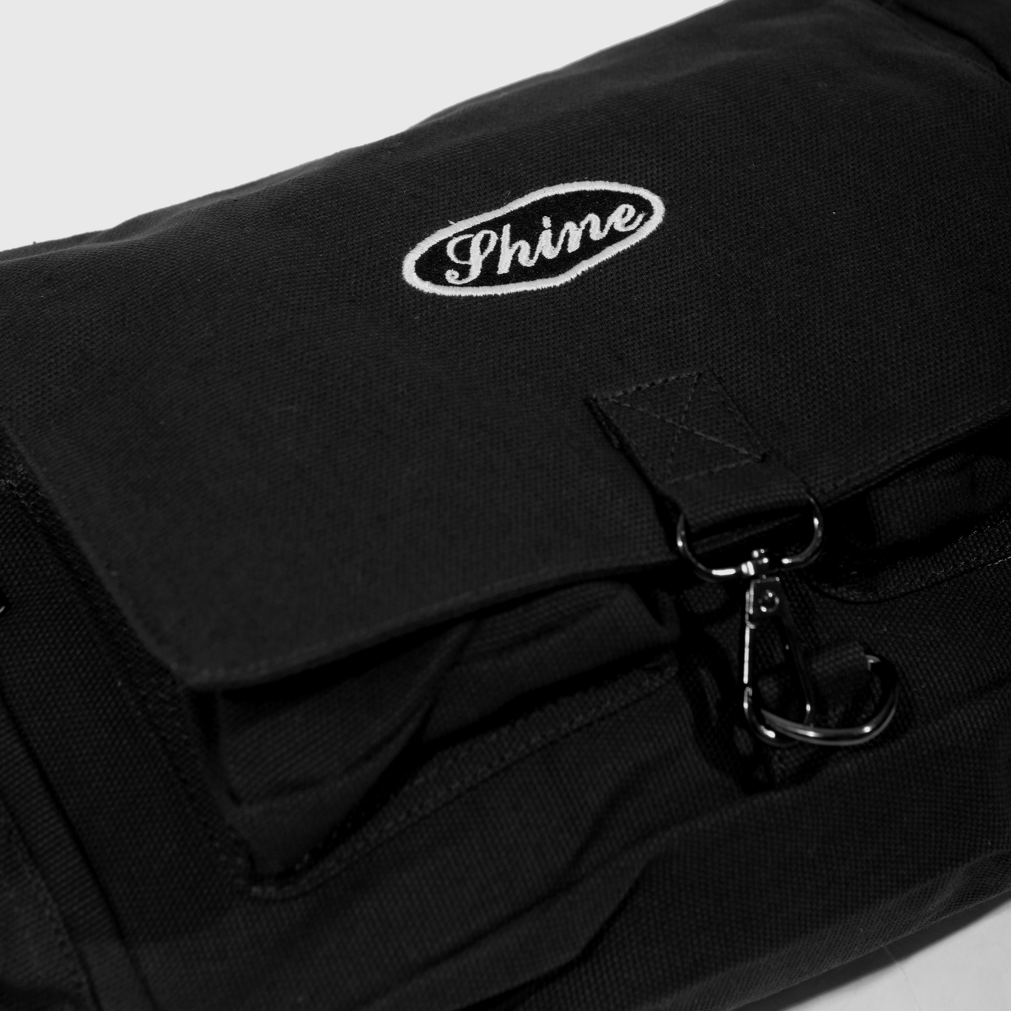 Shining Bright Med Messenger Bag - Black