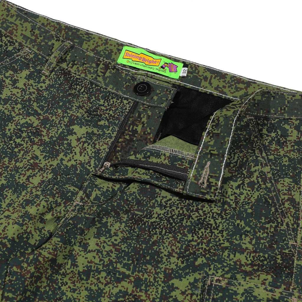 Shining Bright Voyager Short Cargo Pants - Camo