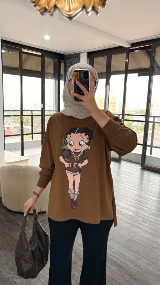 Image of Tshirt LS Brown Betty Backpacker