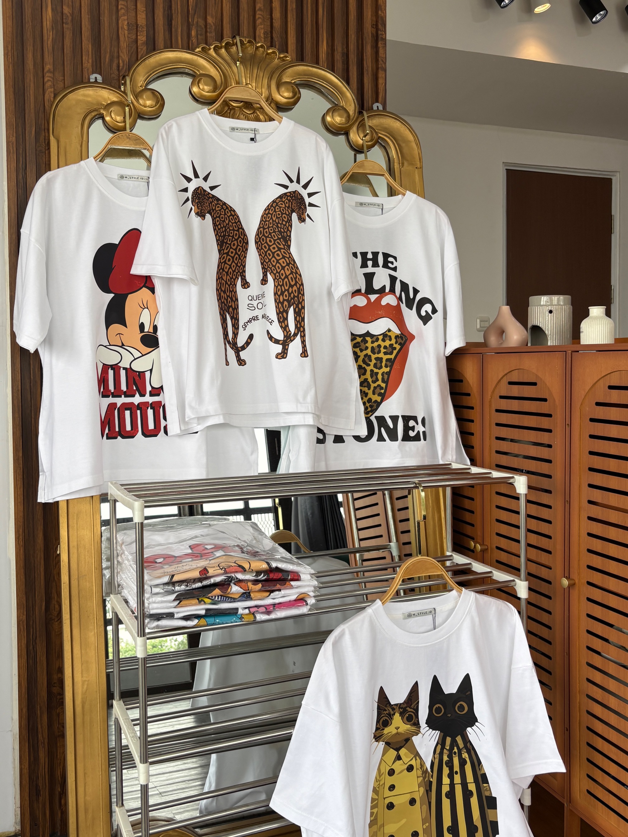 Tshirt OV White (Banyak Motif Lucu)
