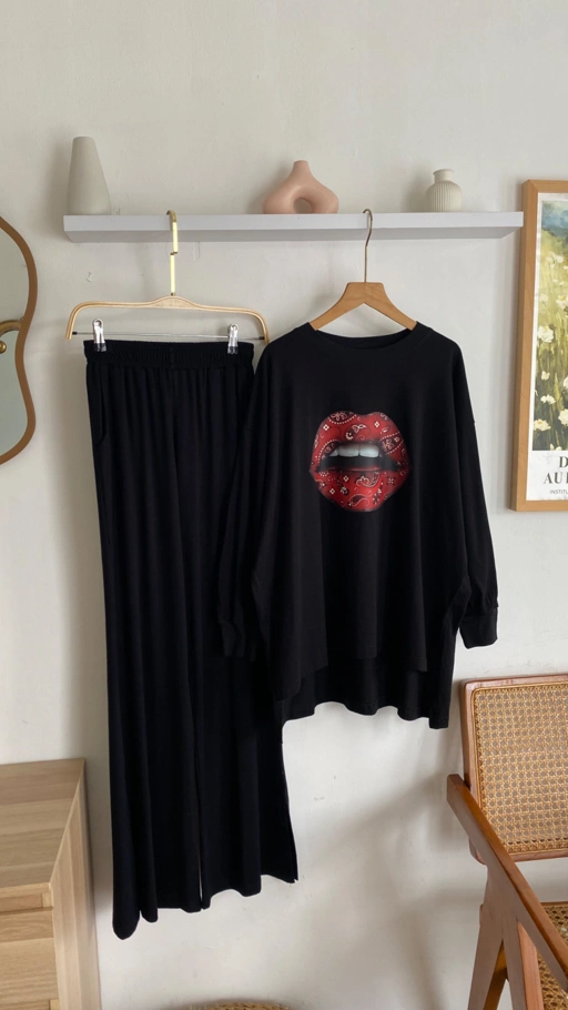 Image of Tshirt LS Lips