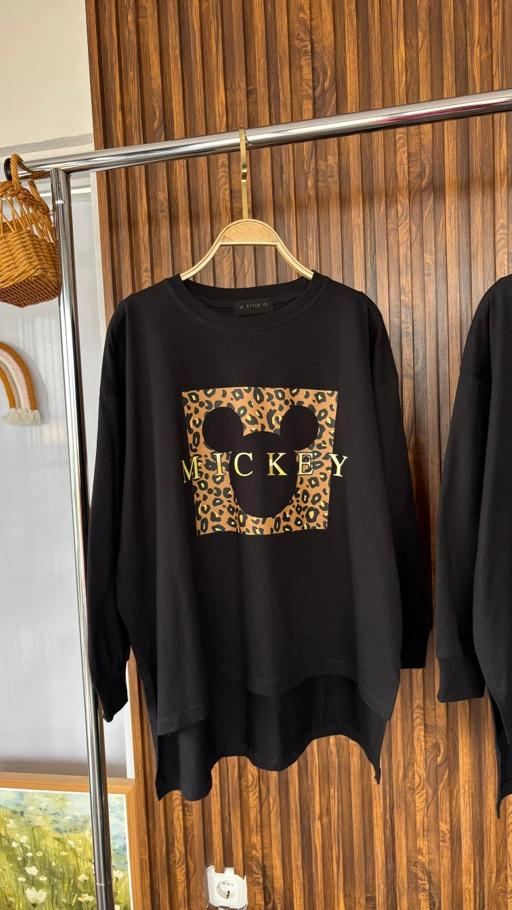 Image of Tshirt LS Black Mickey Gold