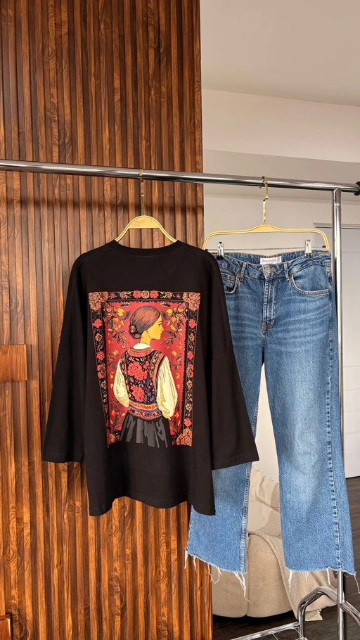 Image of Tshirt TB Black Russian Girl