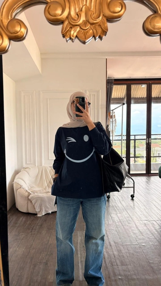 Image of Tshirt LS Navy Wink