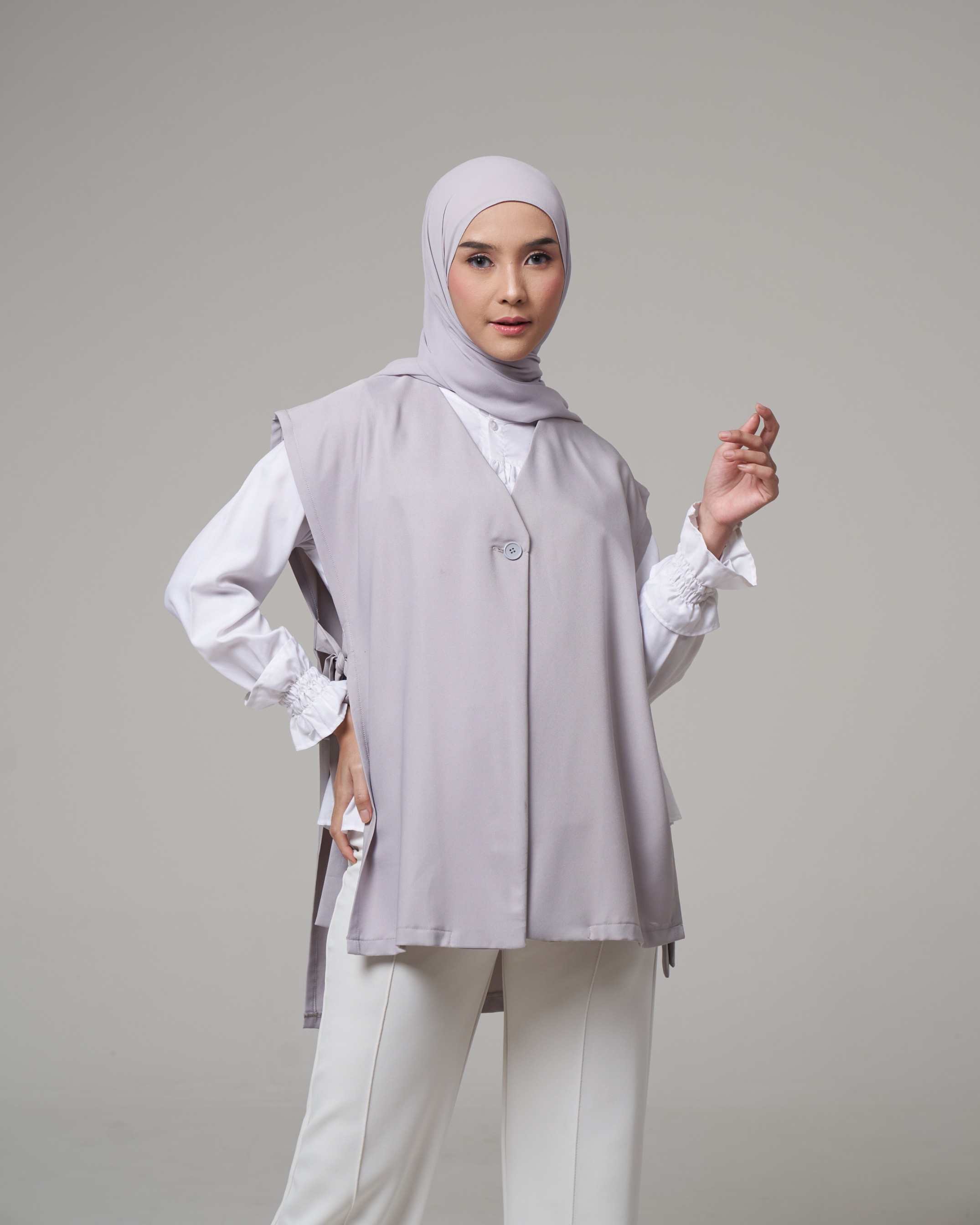 AMITA VEST