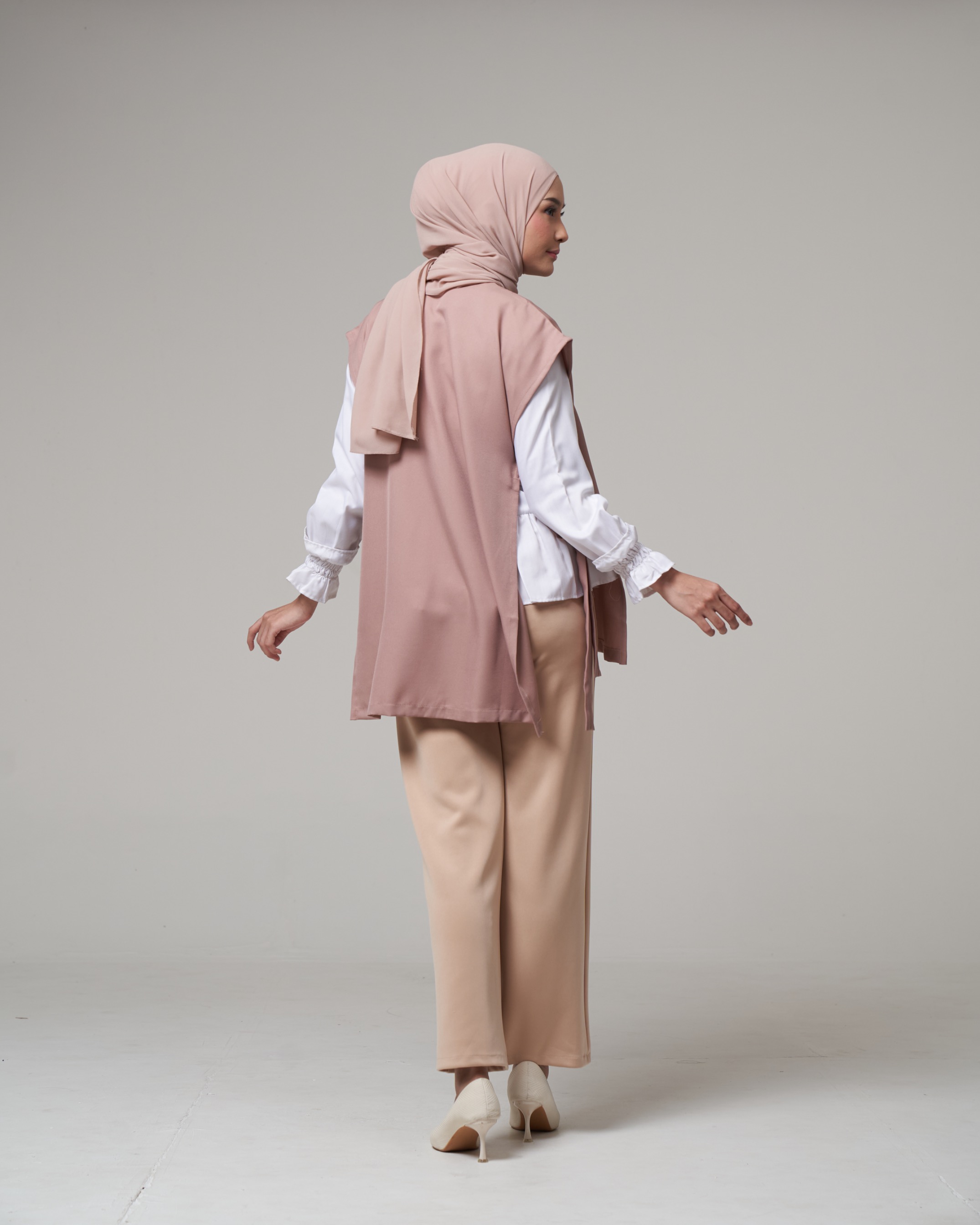 AMITA VEST