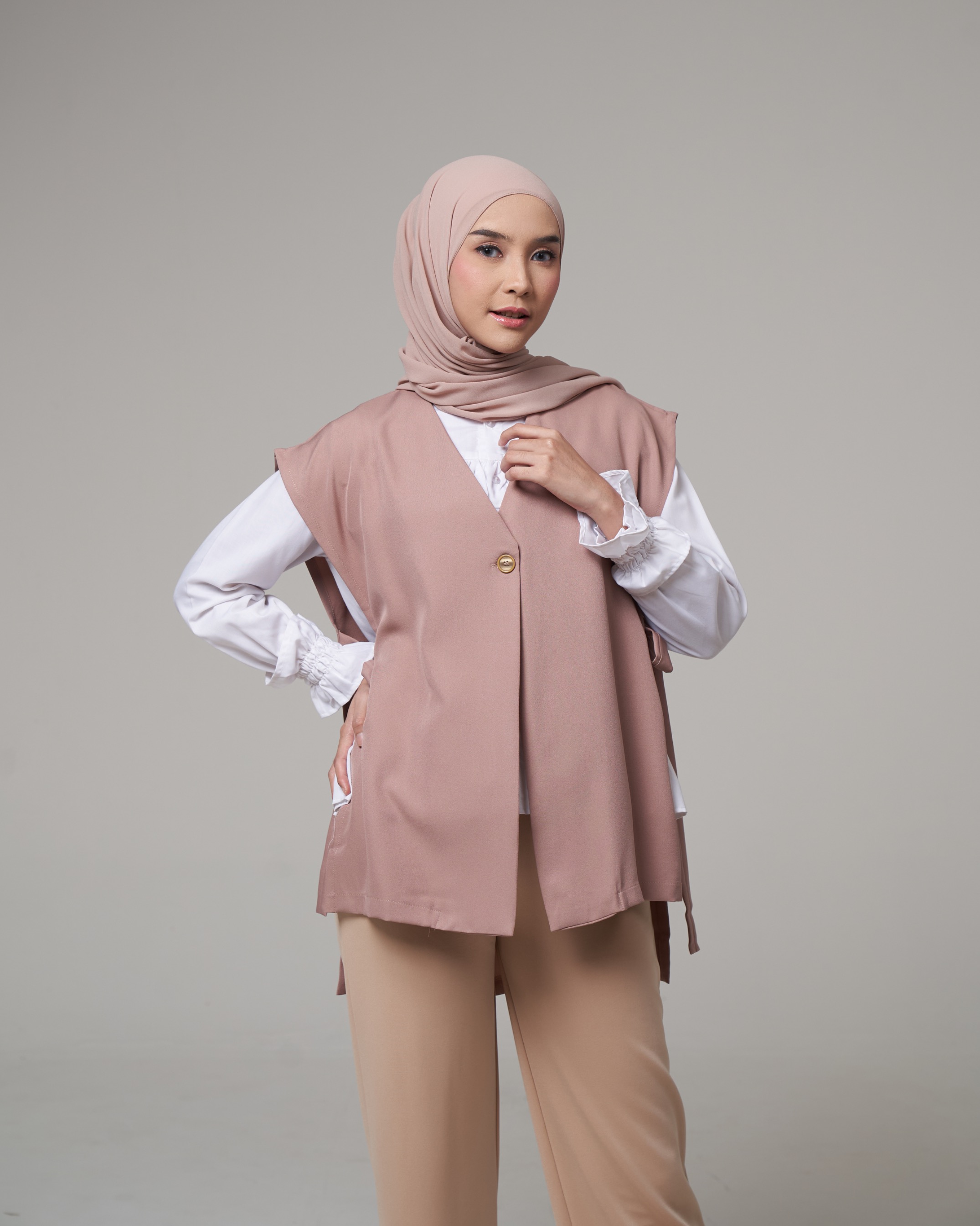 AMITA VEST