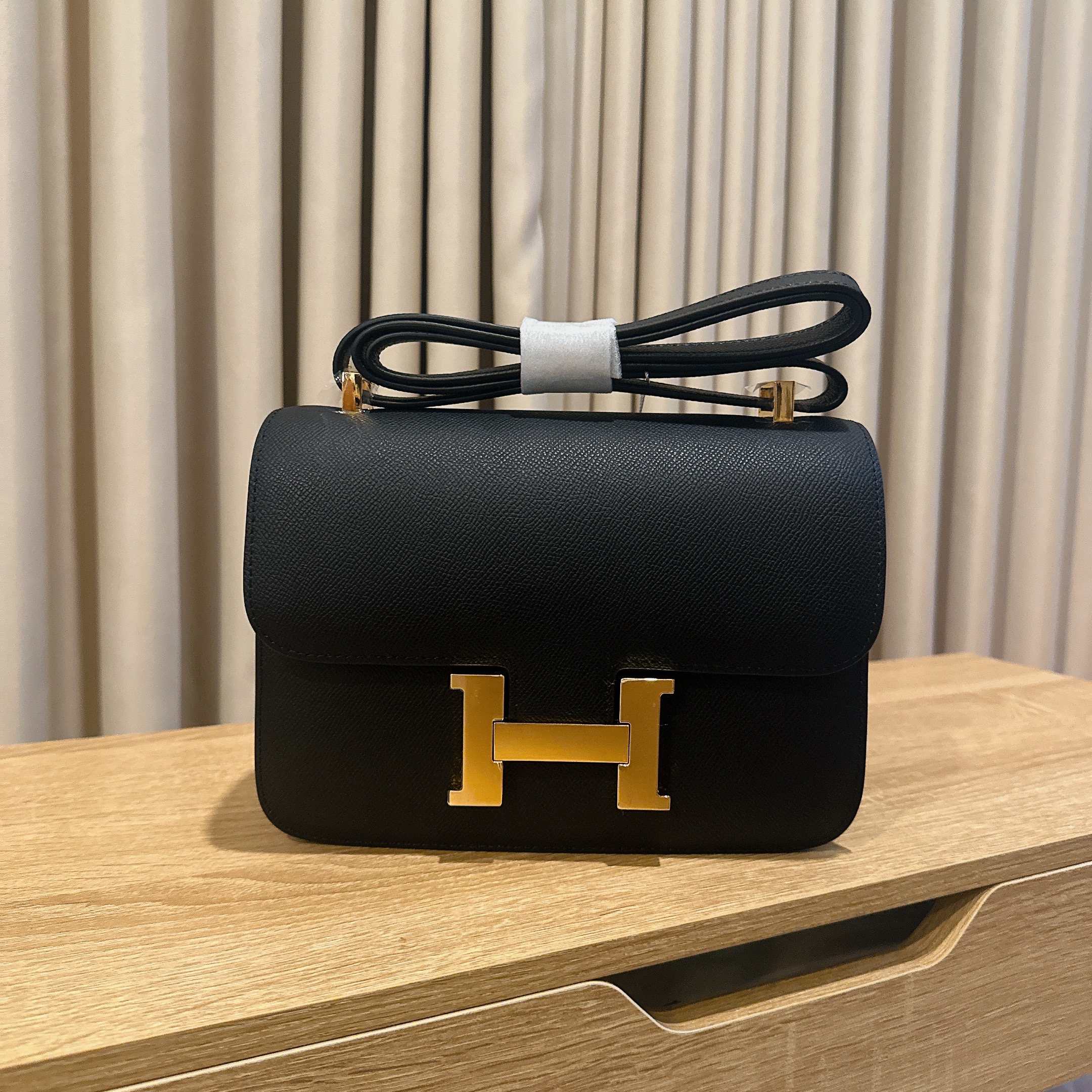 HAGEN BLACK EPSOM 24