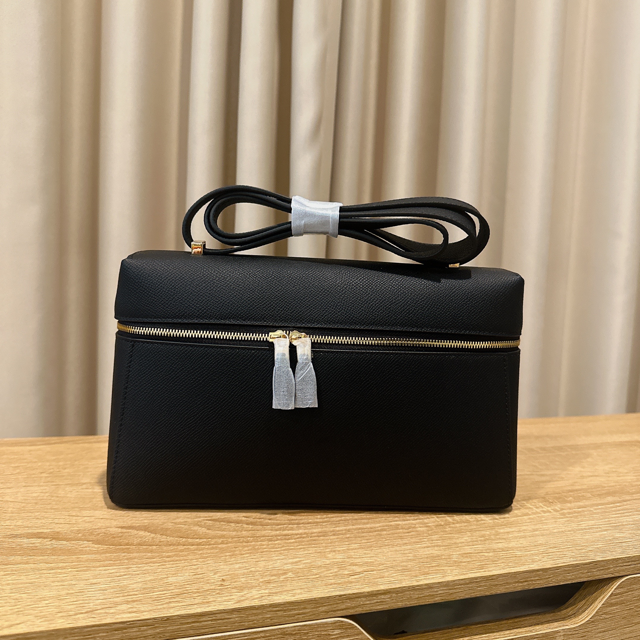 LOUI BLACK 27 IN TEXTURED LEATHER