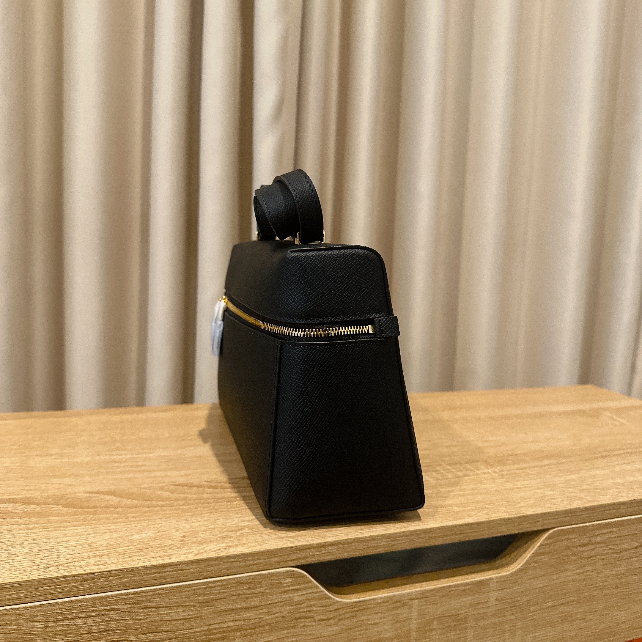 LOUI BLACK 27 IN TEXTURED LEATHER