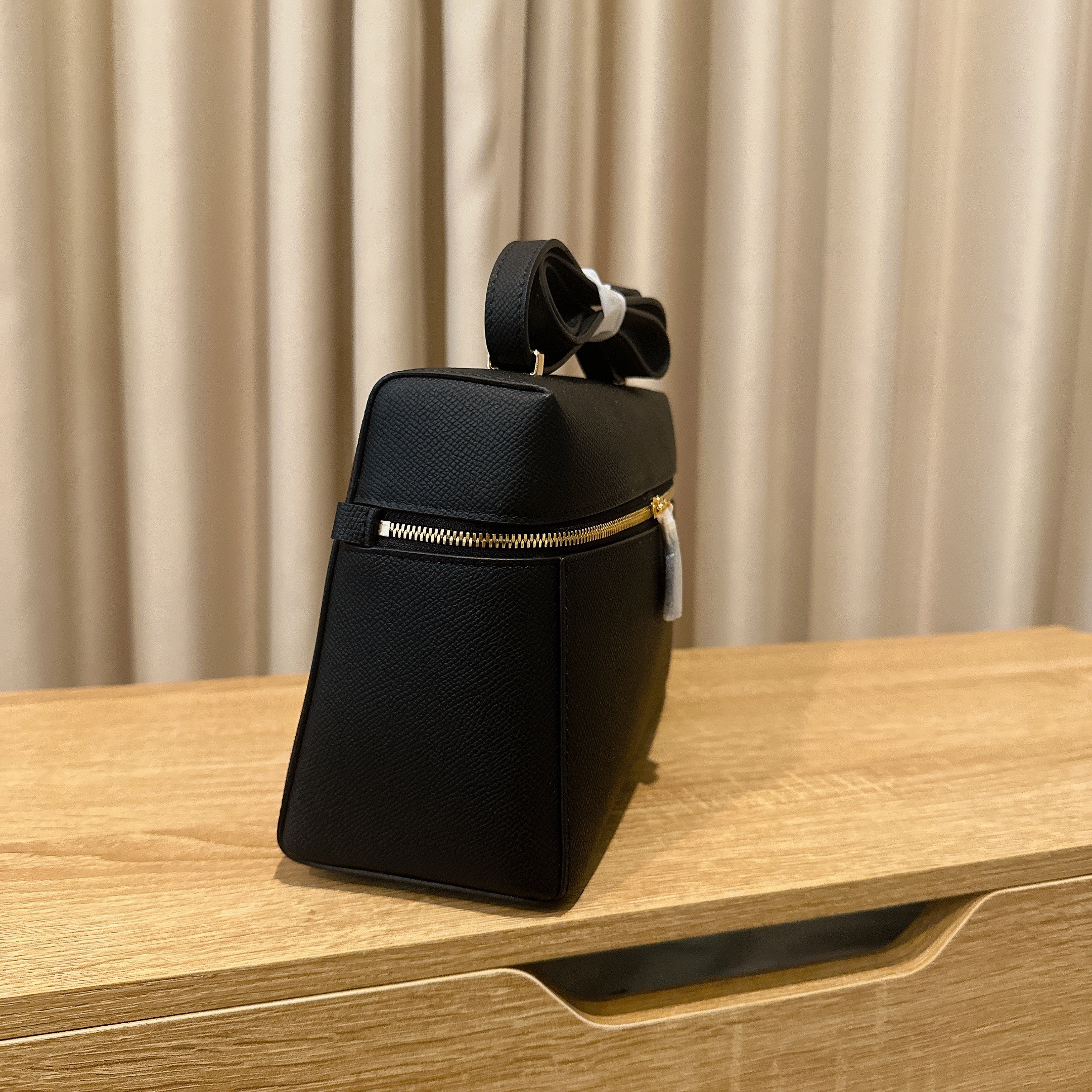 LOUI BLACK 27 IN TEXTURED LEATHER