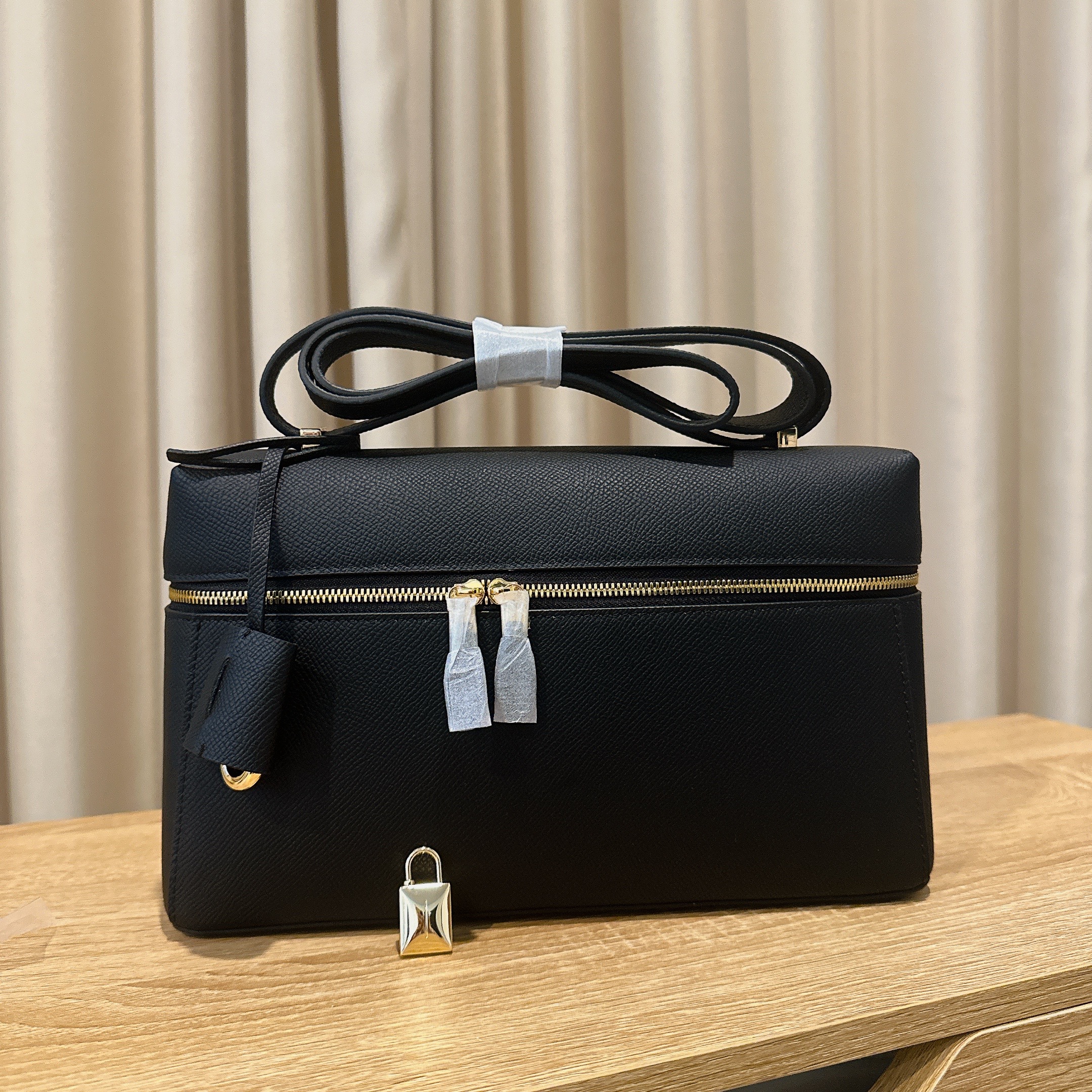 LOUI BLACK 27 IN TEXTURED LEATHER