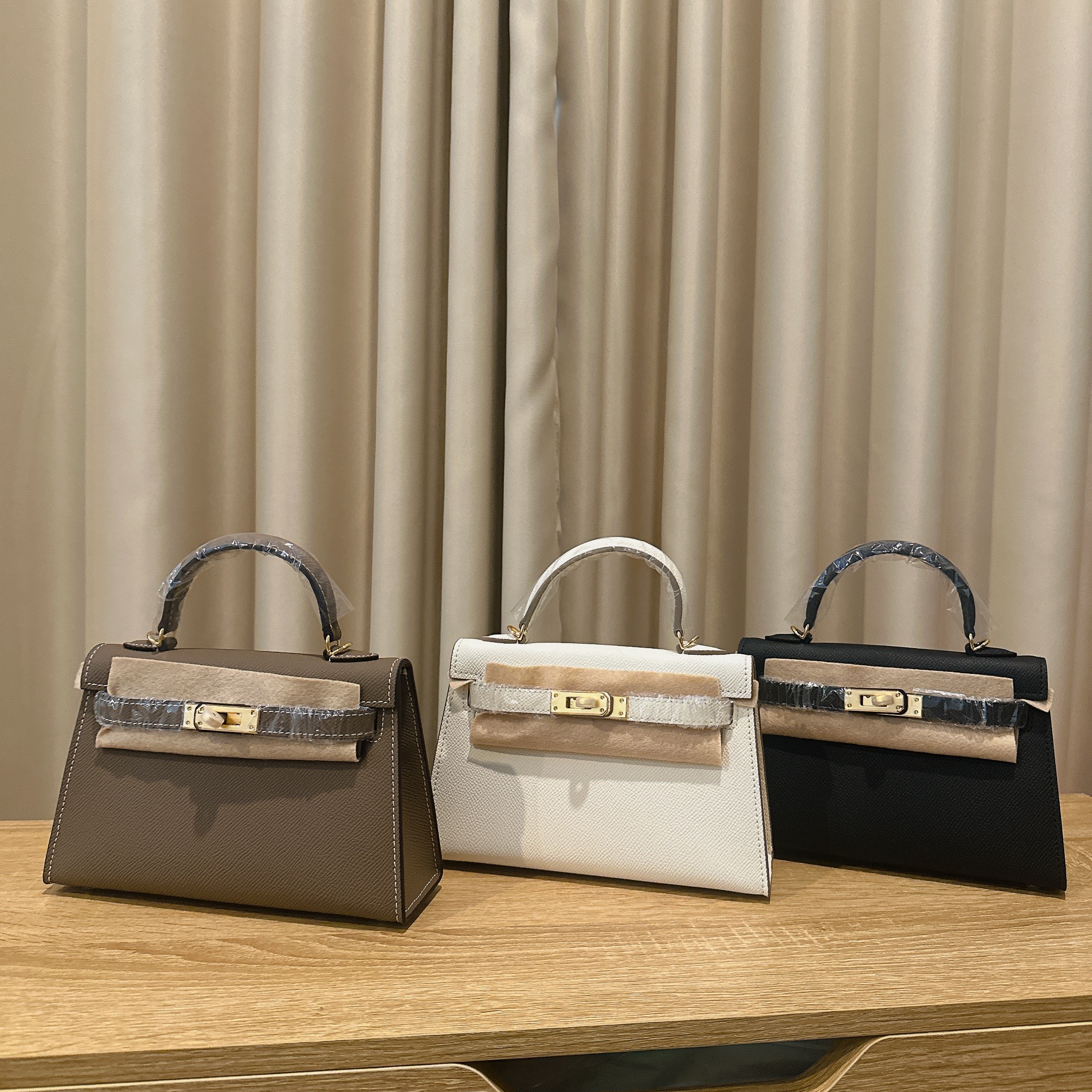 MINI CALLIE 19 TAUPE IN EPSOM LEATHER
