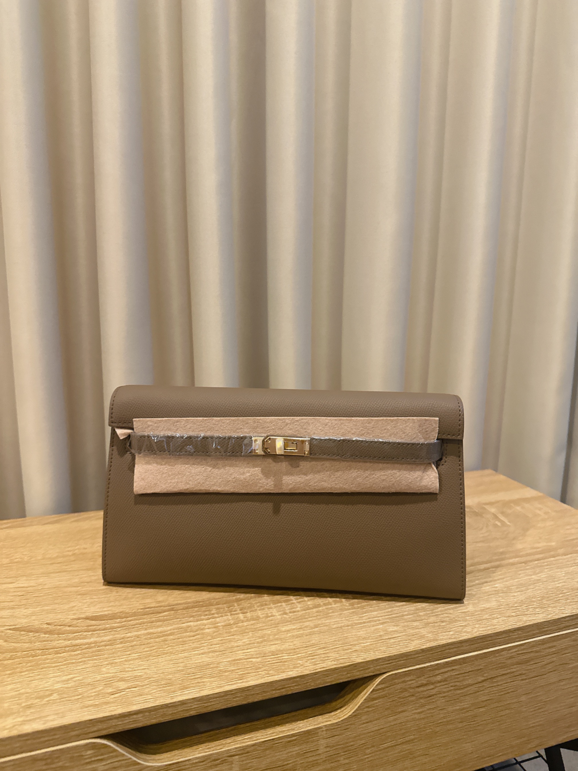 CALLIE ELAN 27 TAUPE IN EPSOM LEATHER