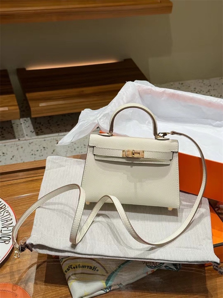 [HOLIDAY SERIES] MINI CALLIE 19 NATA IN EPSOM LEATHER