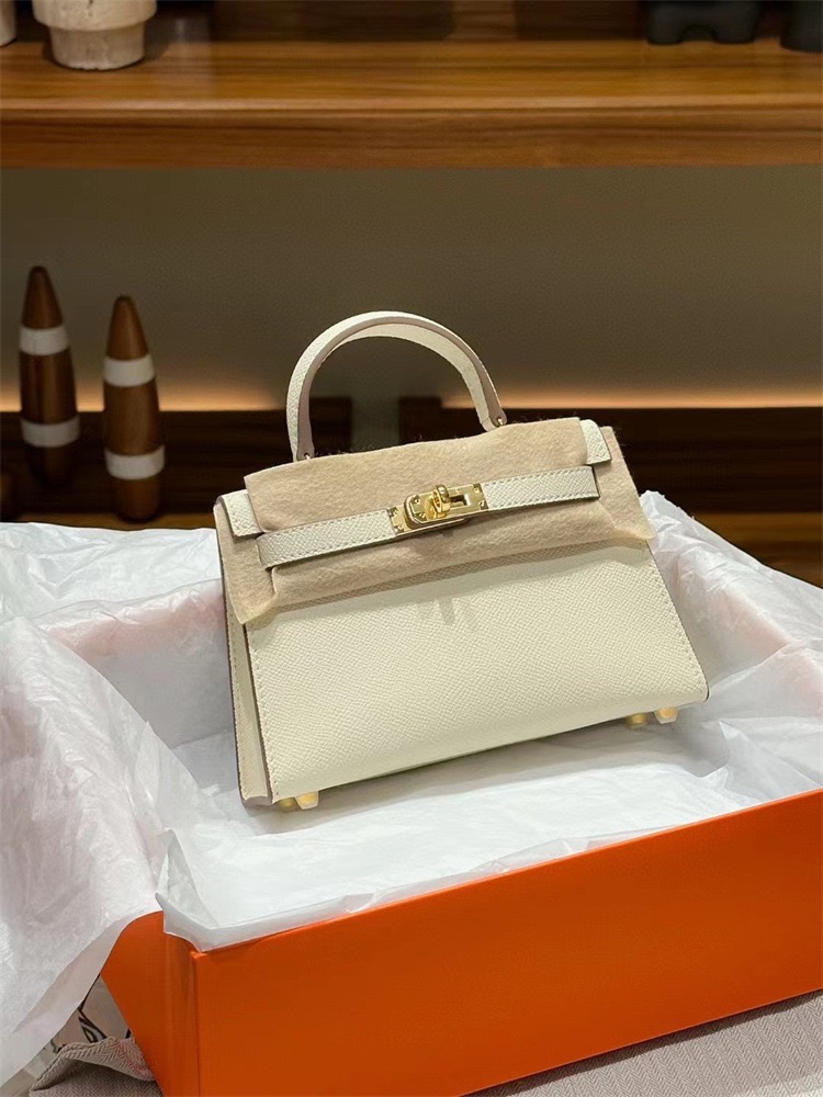 [HOLIDAY SERIES] MINI CALLIE 19 NATA IN EPSOM LEATHER