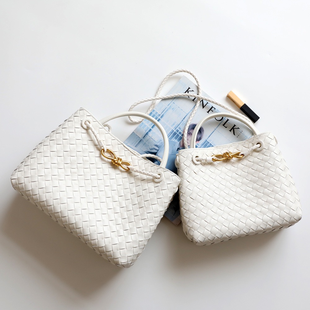 DAMIA WOVEN TOTE BAG (SHEEP SKIN)
