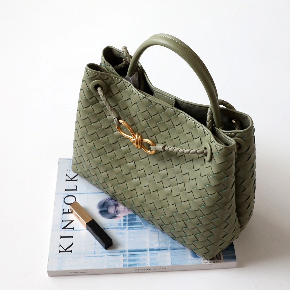 DAMIA WOVEN TOTE BAG (SHEEP SKIN)