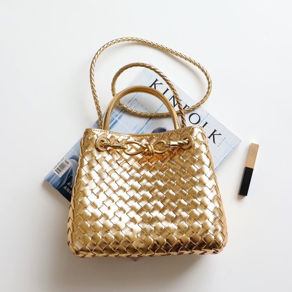 DAMIA WOVEN TOTE BAG (SHEEP SKIN)