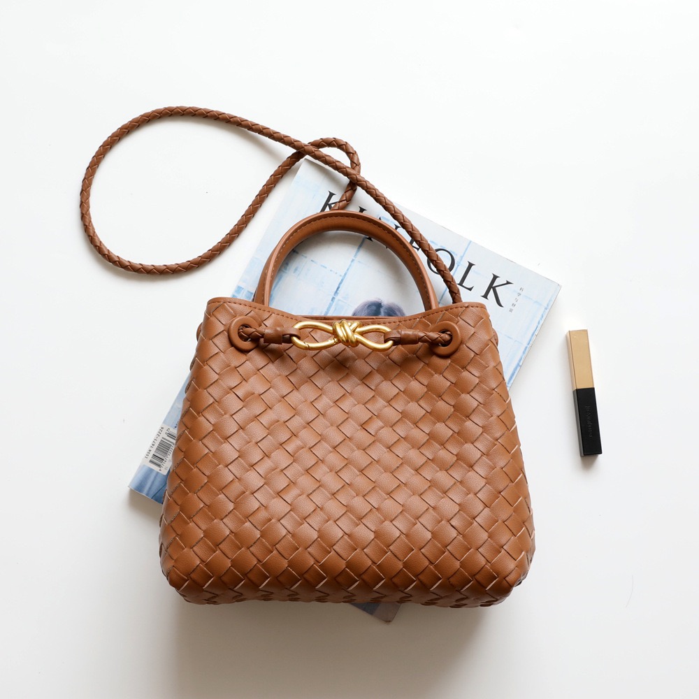 DAMIA WOVEN TOTE BAG (SHEEP SKIN)