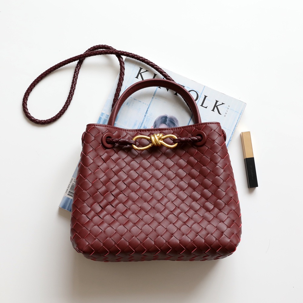 DAMIA WOVEN TOTE BAG (SHEEP SKIN)