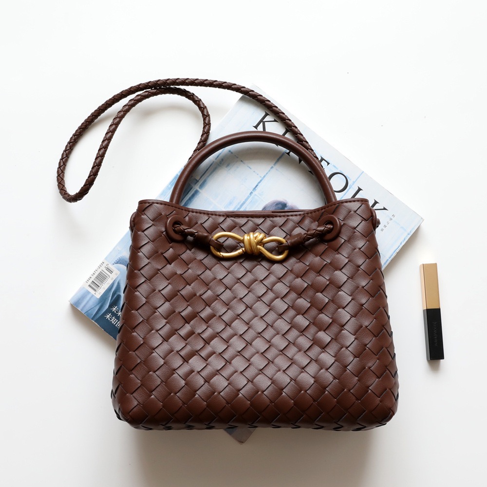 DAMIA WOVEN TOTE BAG (SHEEP SKIN)