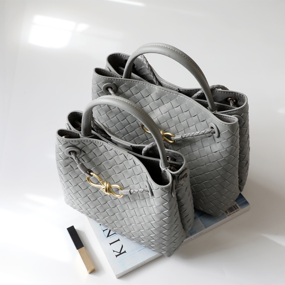 DAMIA WOVEN TOTE BAG (SHEEP SKIN)