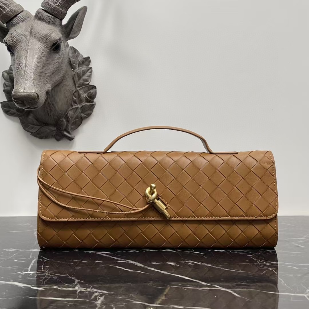 ANDANTE WOVEN CLUTCH (LAMB SKIN)