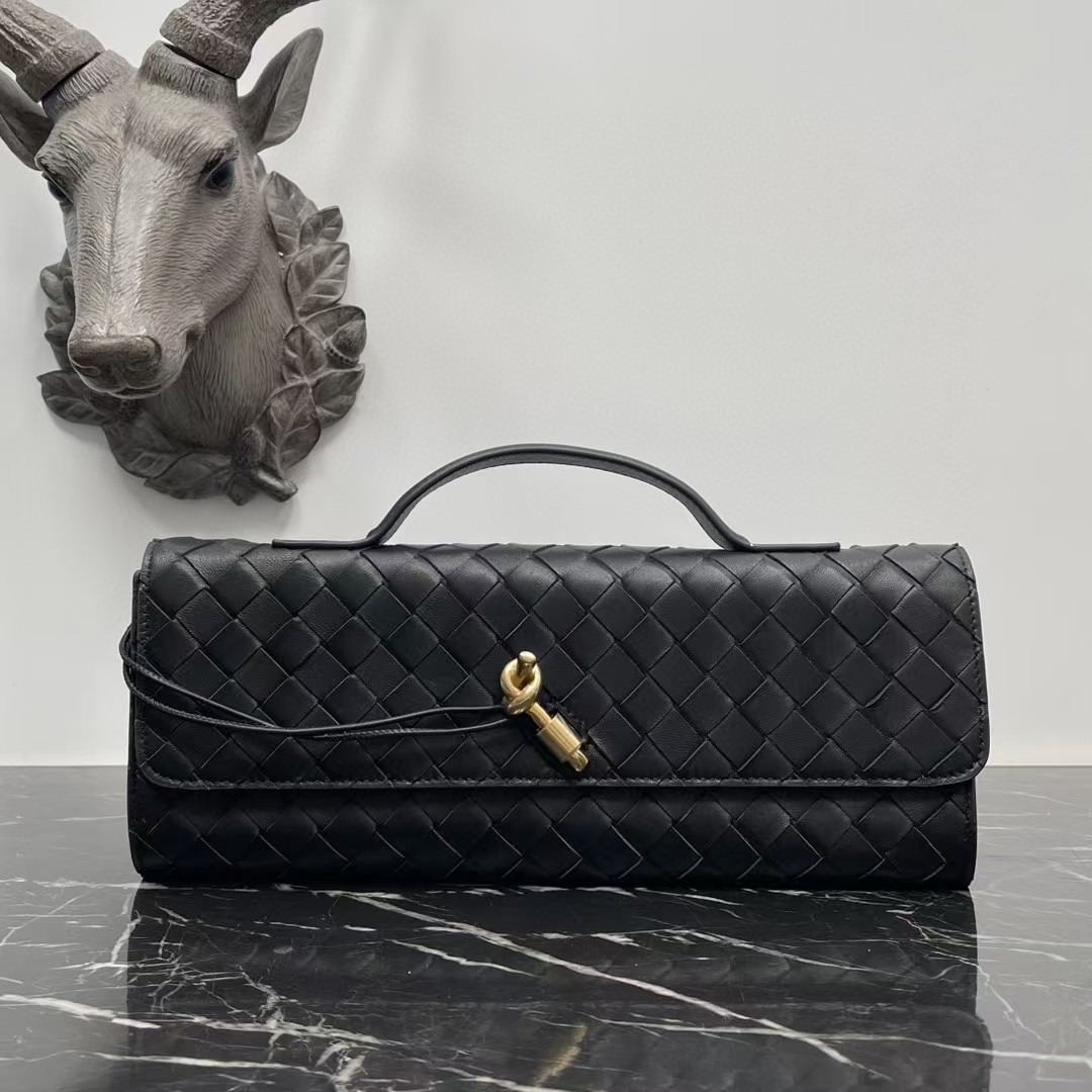 ANDANTE WOVEN CLUTCH (LAMB SKIN)