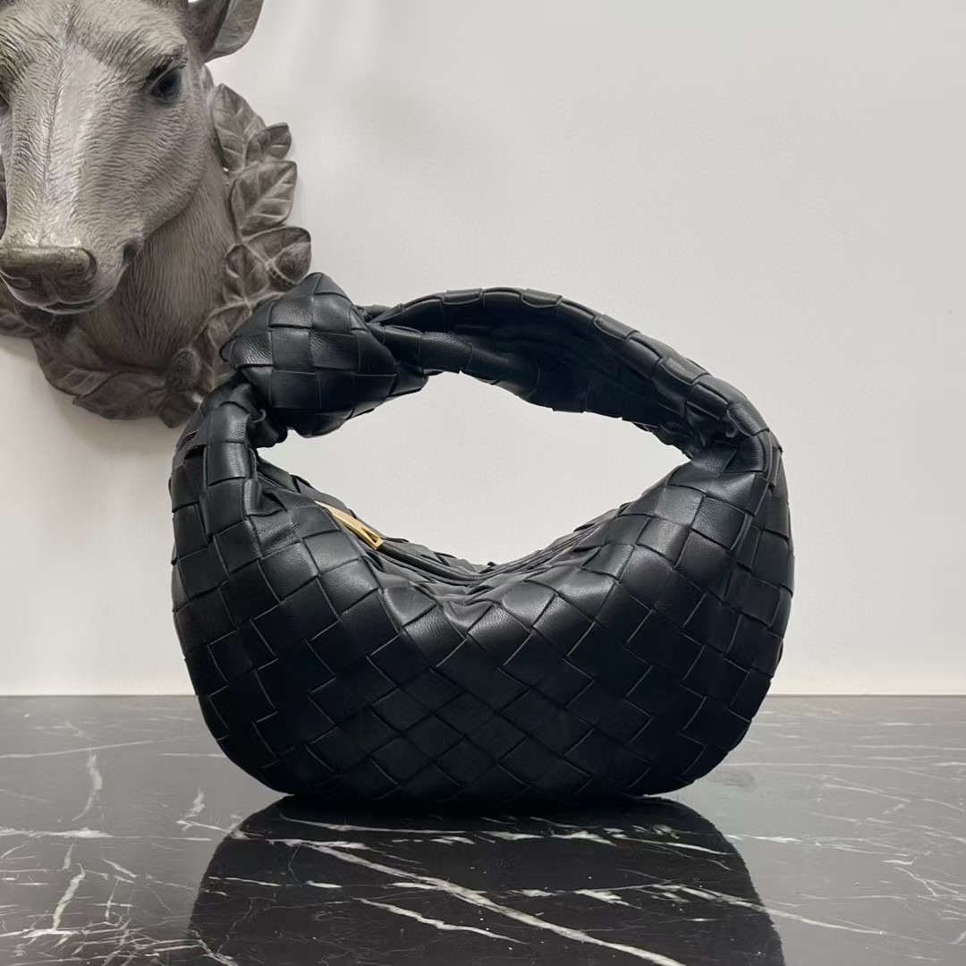 JADA WOVEN BAG (SHEEP SKIN)
