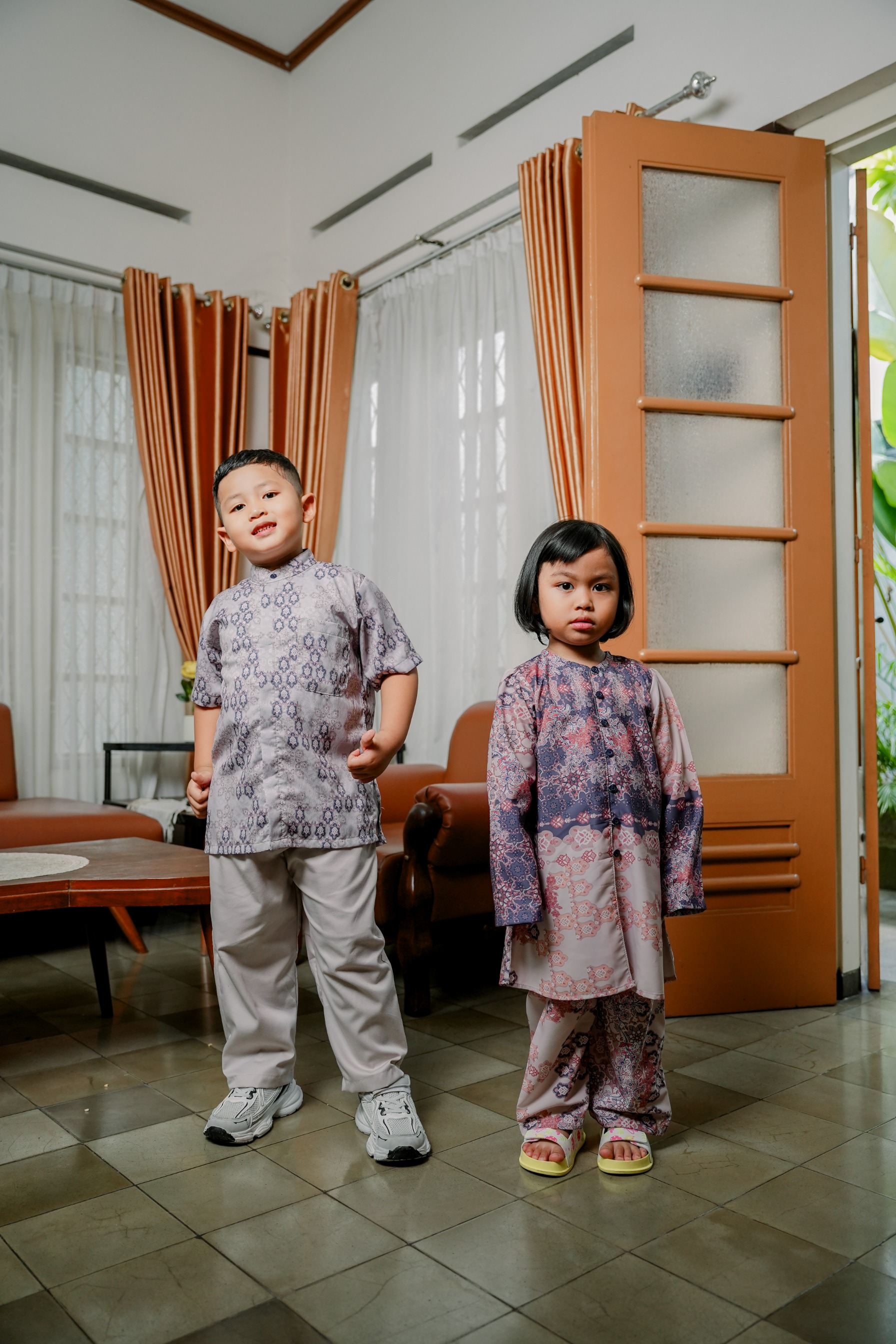Seroeni Sarimbit Anak – One Set Anak Seragam Keluarga Lebaran