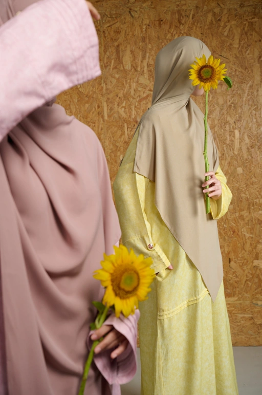 Image of Chana Abaya Expose