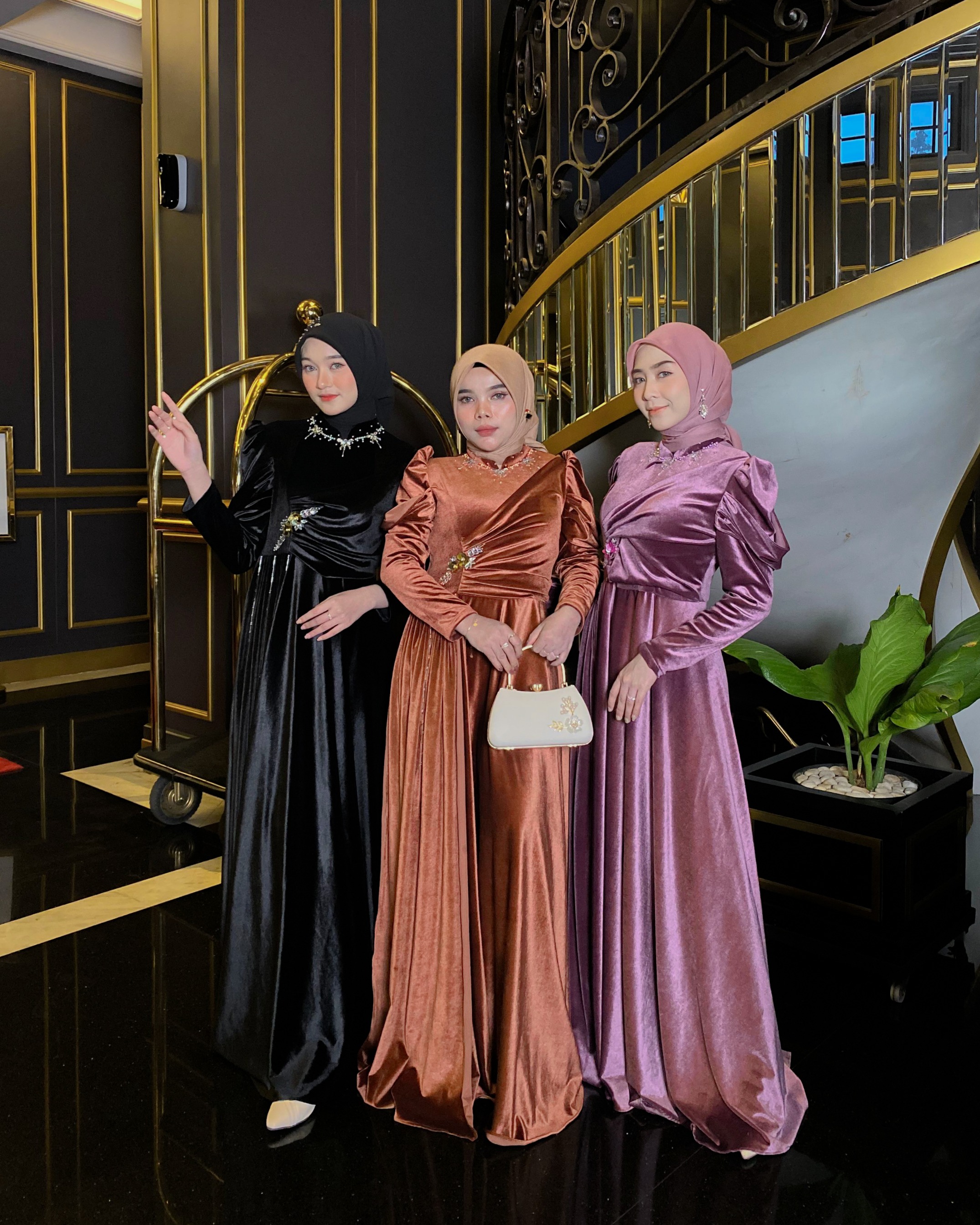 Gressyia Dress Bludru Payet Lebar by Dwiwarna