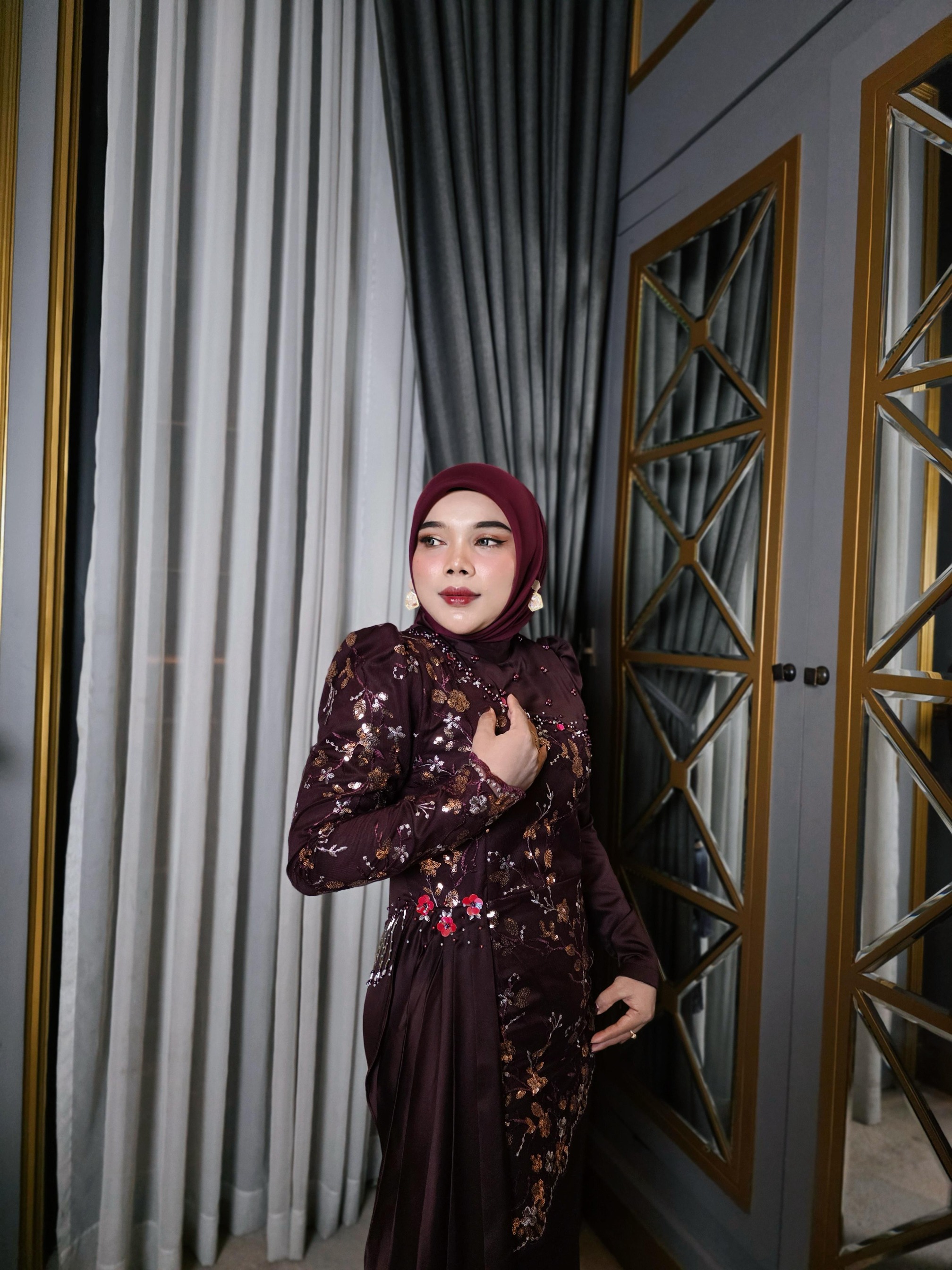 Zaneera Dress Kondangan Ekor Payet Belakang by dwiwarna.id