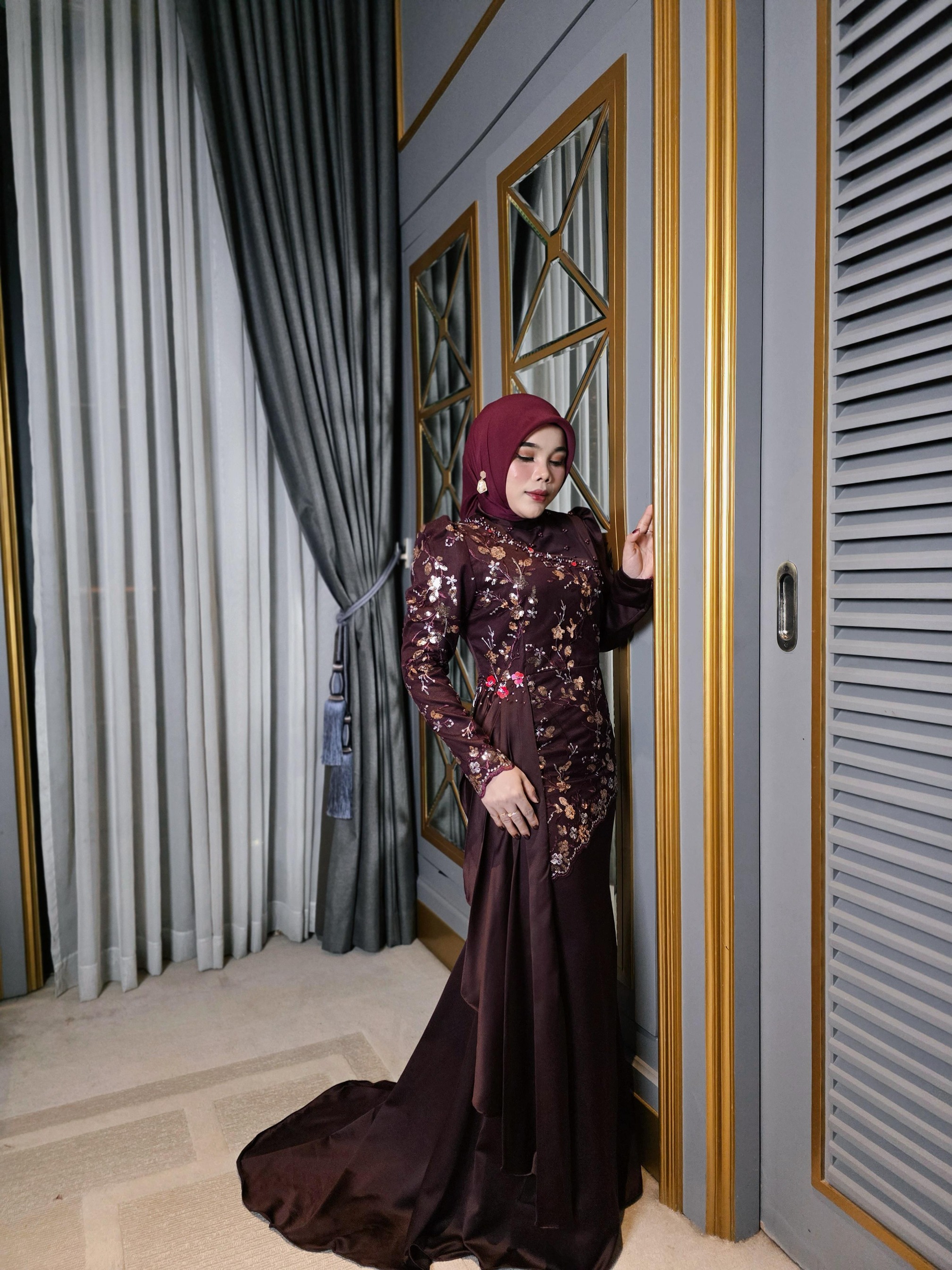 Zaneera Dress Kondangan Ekor Payet Belakang by dwiwarna.id