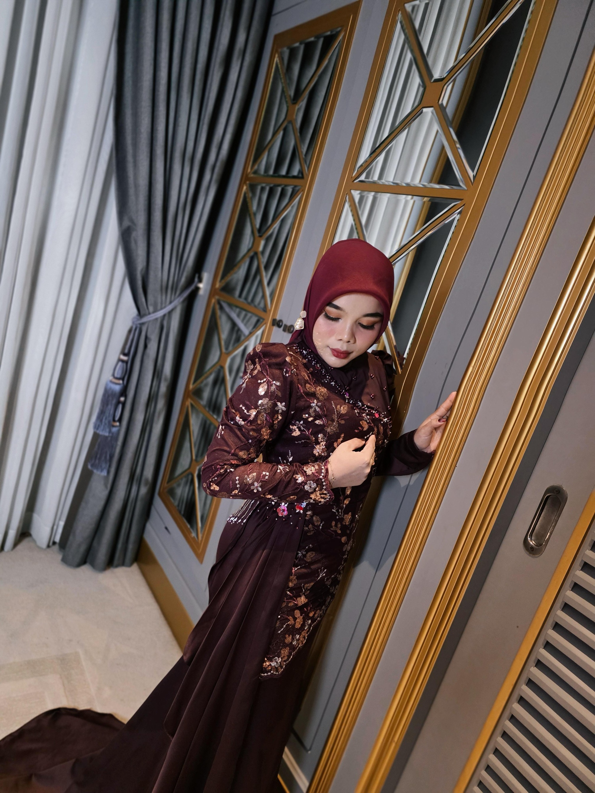 Zaneera Dress Kondangan Ekor Payet Belakang by dwiwarna.id