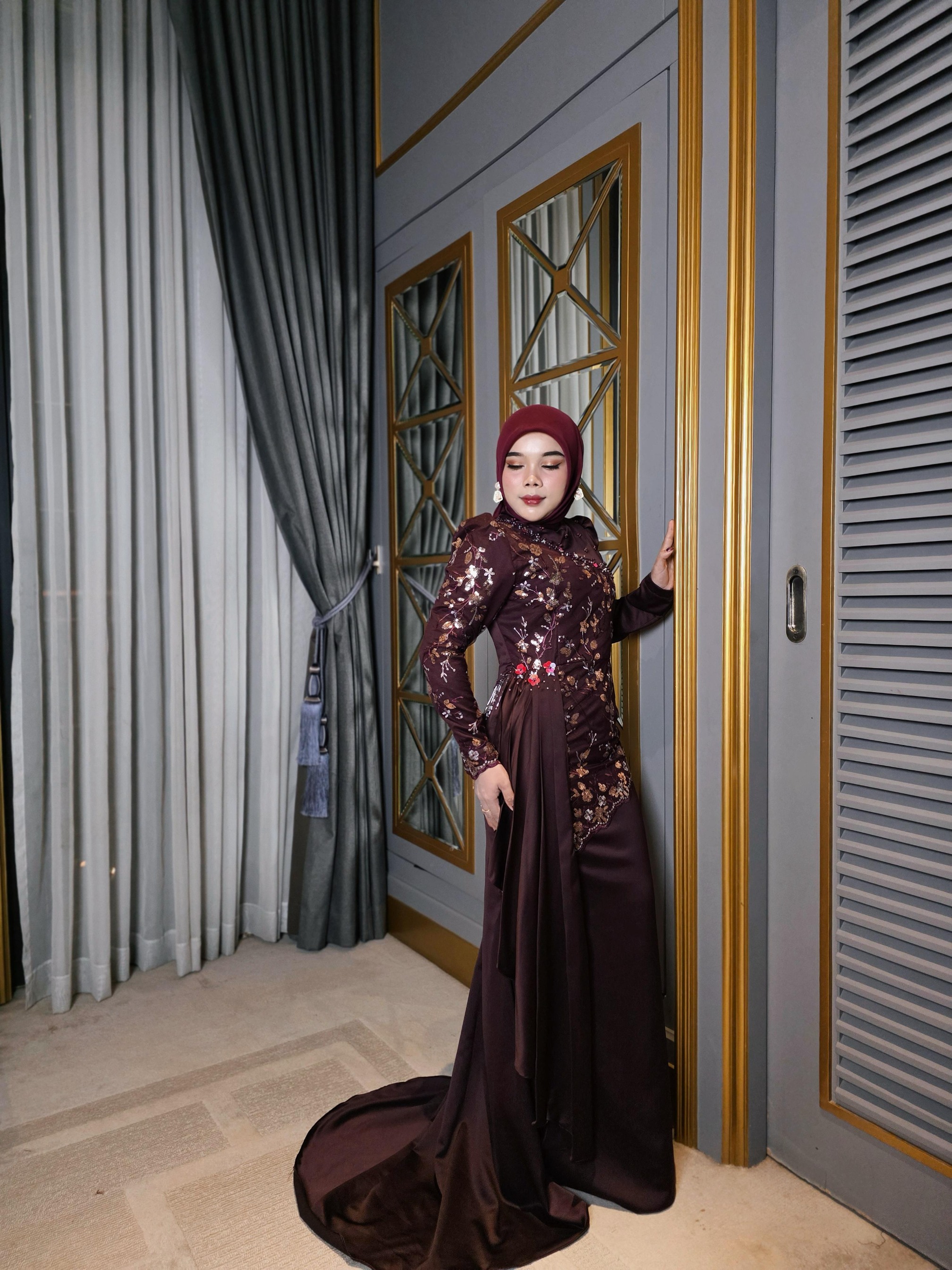 Zaneera Dress Kondangan Ekor Payet Belakang by dwiwarna.id