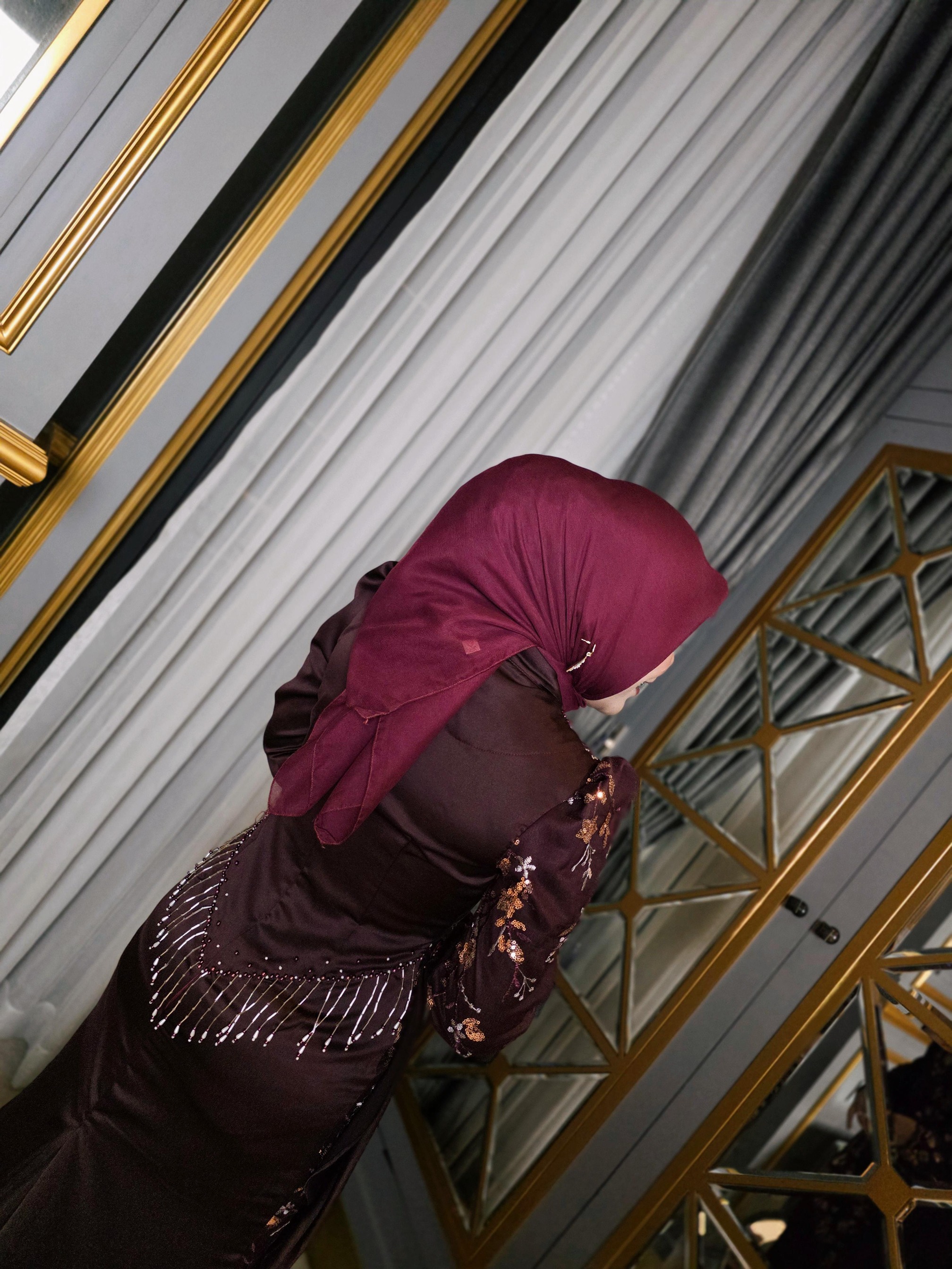 Zaneera Dress Kondangan Ekor Payet Belakang by dwiwarna.id