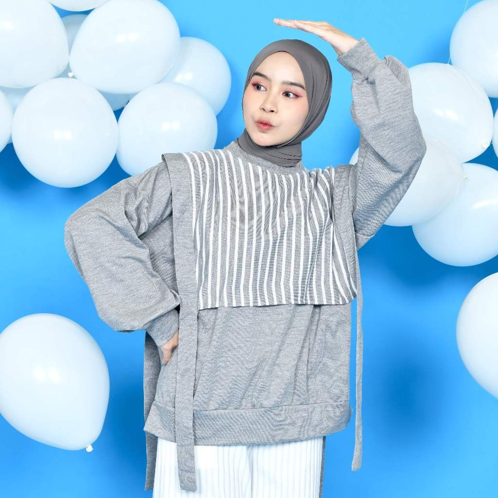 Mybamus x Itsazalya_ Sweatshirt With Stripe Vest