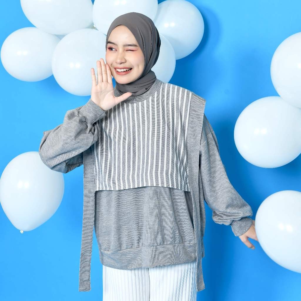 Mybamus x Itsazalya_ Sweatshirt With Stripe Vest
