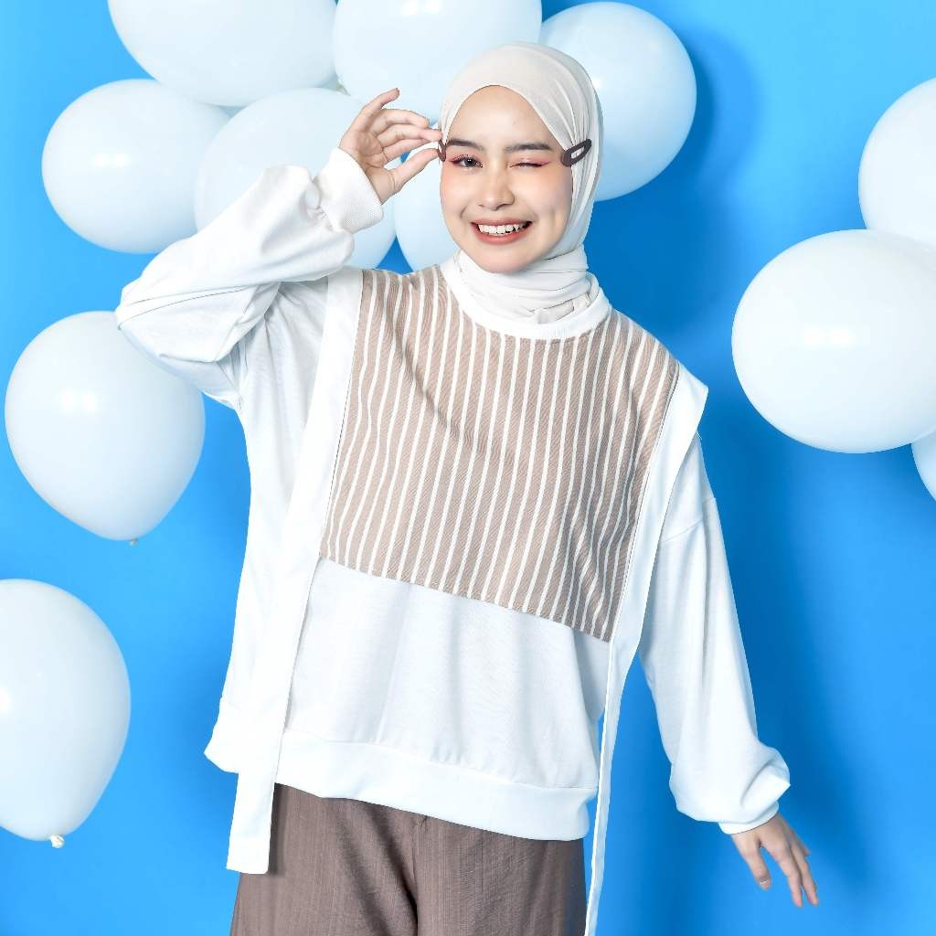 Mybamus x Itsazalya_ Sweatshirt With Stripe Vest
