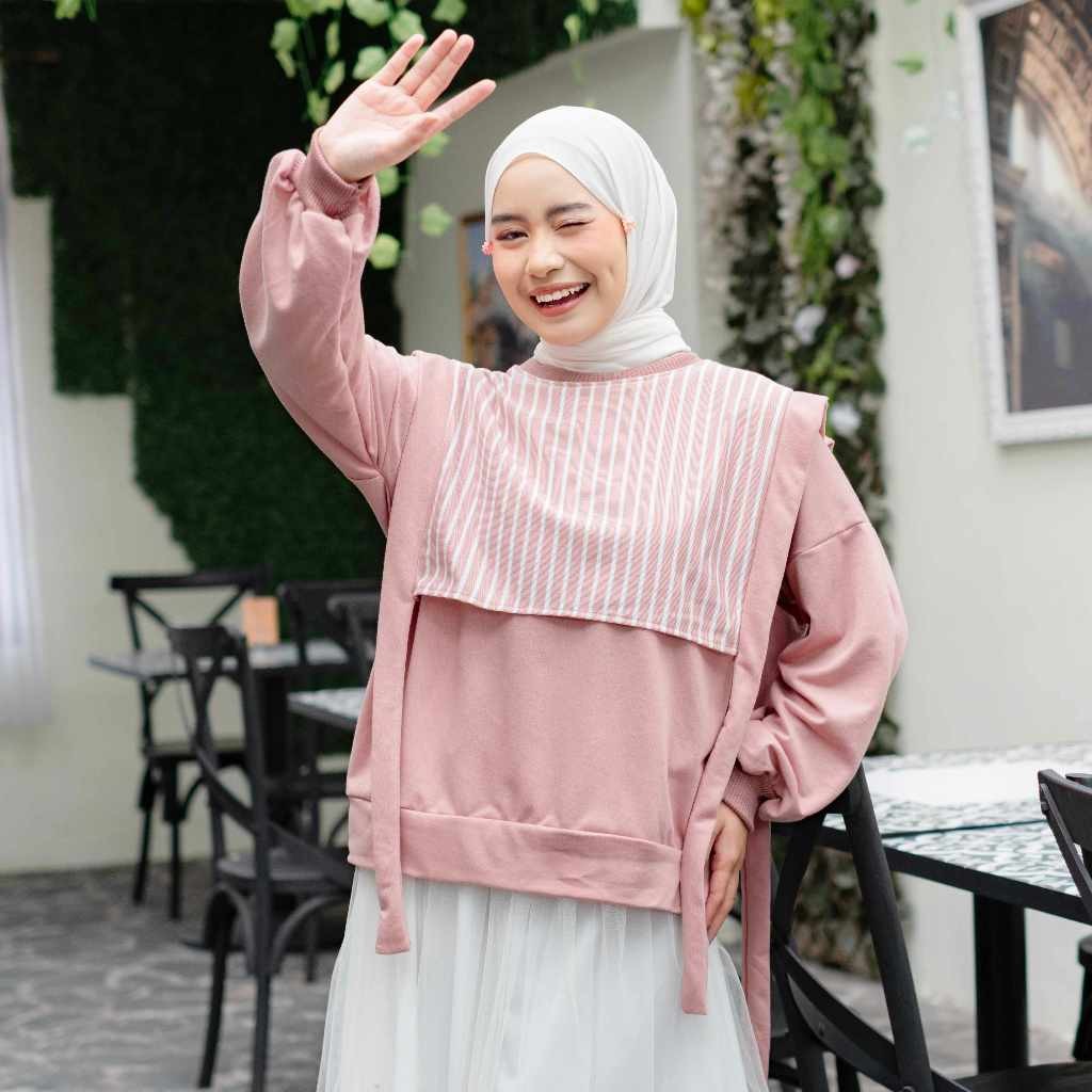 Mybamus x Itsazalya_ Sweatshirt With Stripe Vest