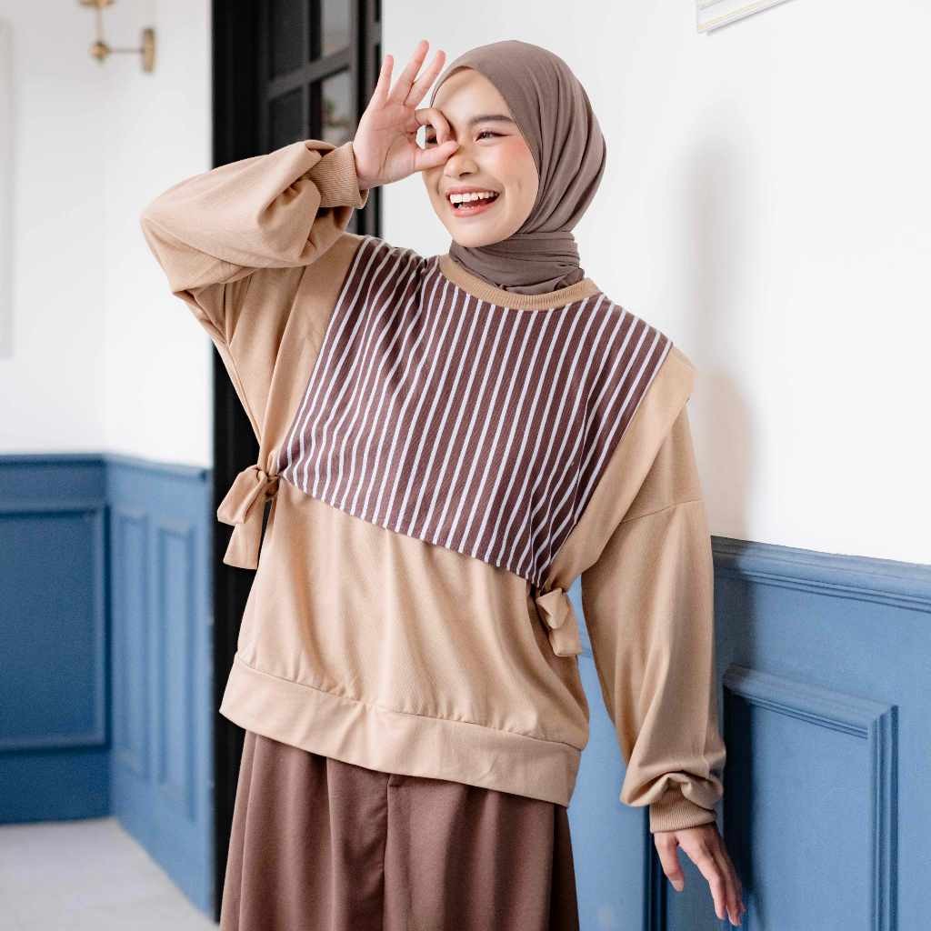 Mybamus x Itsazalya_ Sweatshirt With Stripe Vest