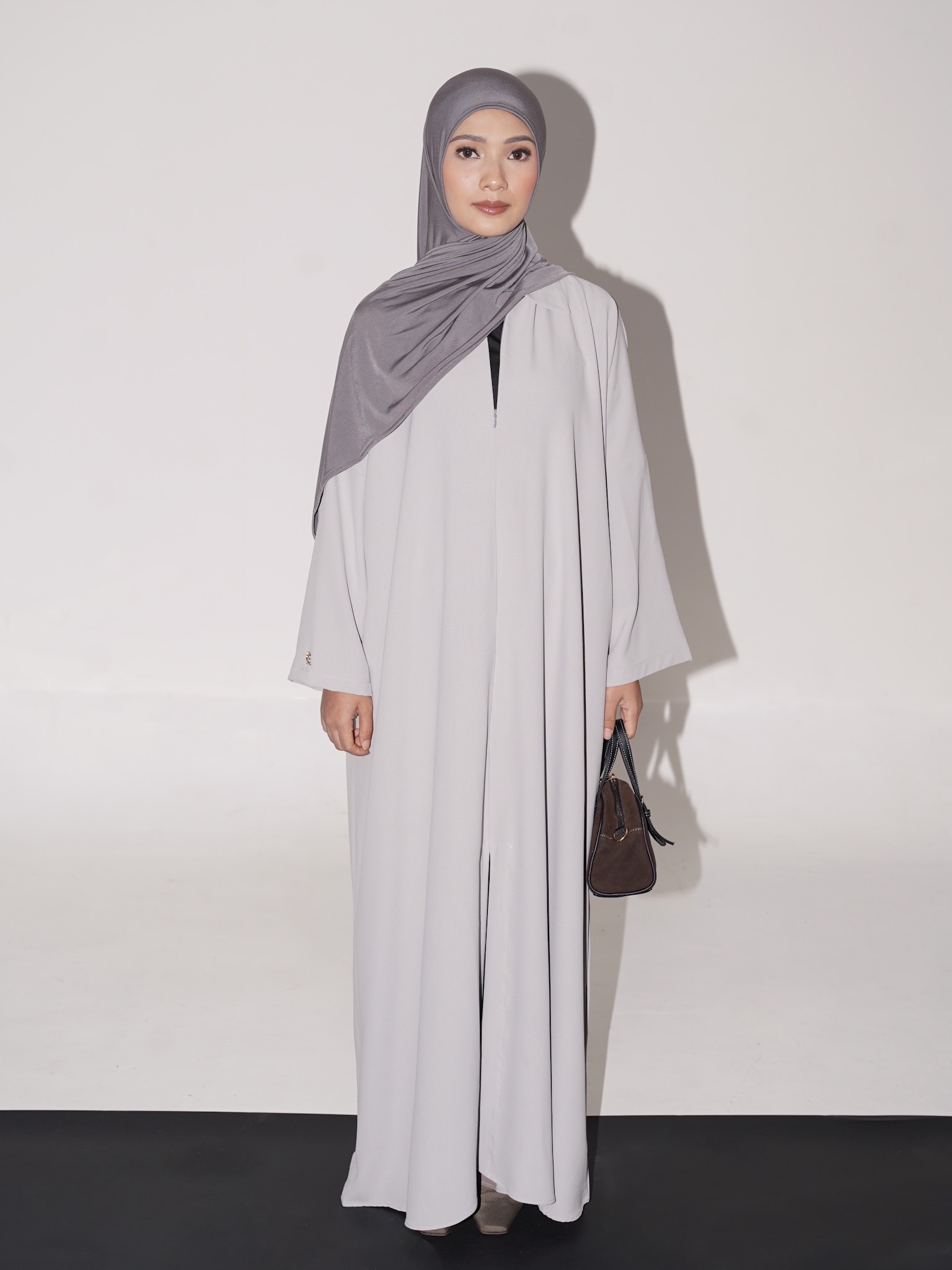 QANNA - Refined Zipped Abaya