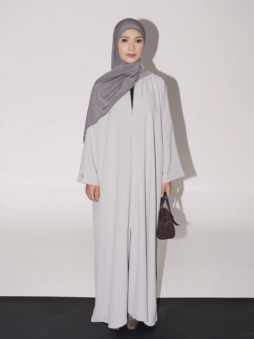 Image of QANNA - Refined Zipped Abaya