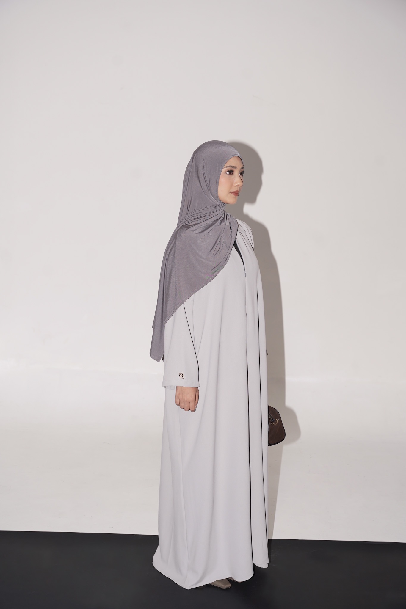 QANNA - Refined Zipped Abaya