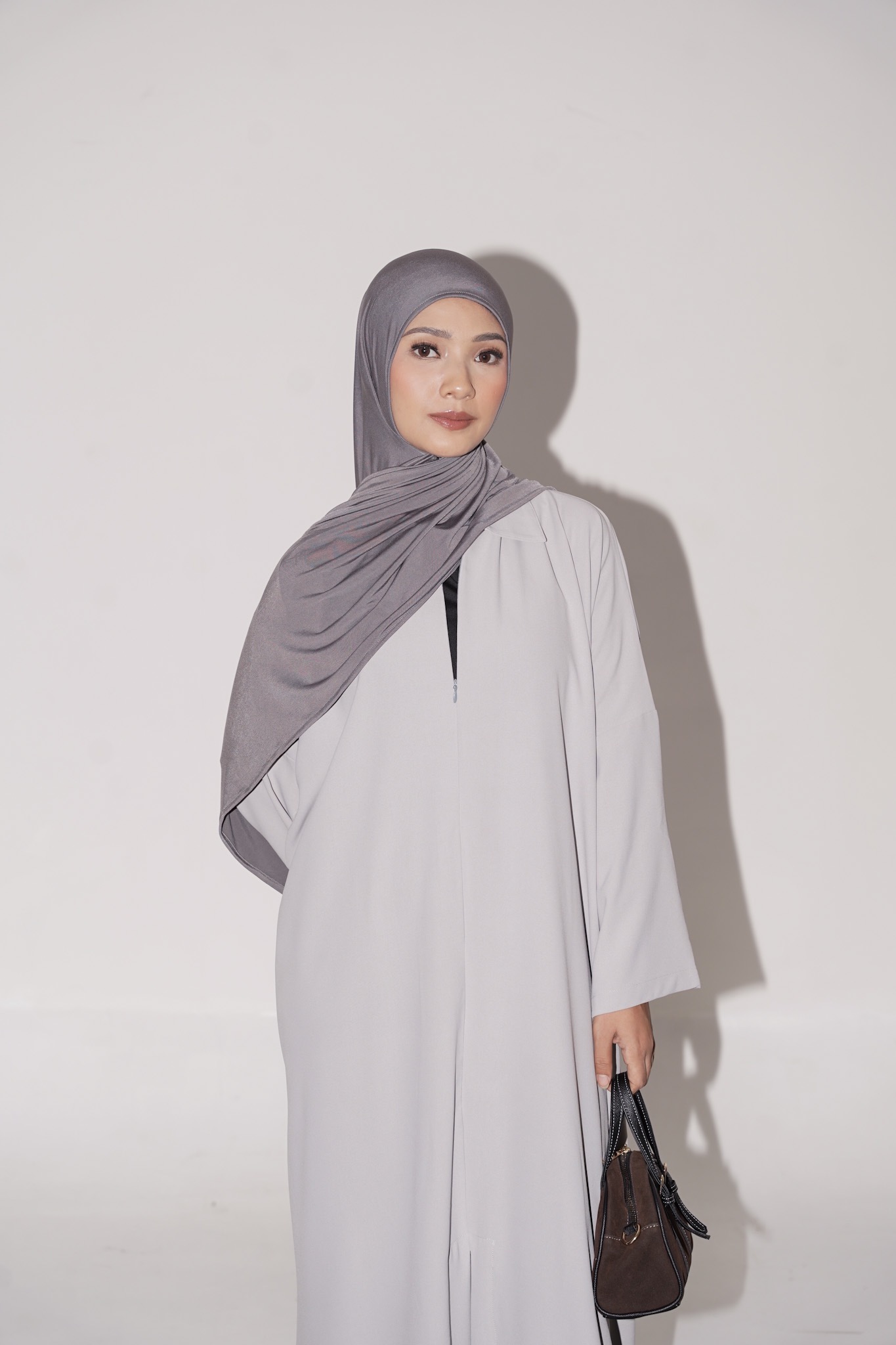 QANNA - Refined Zipped Abaya