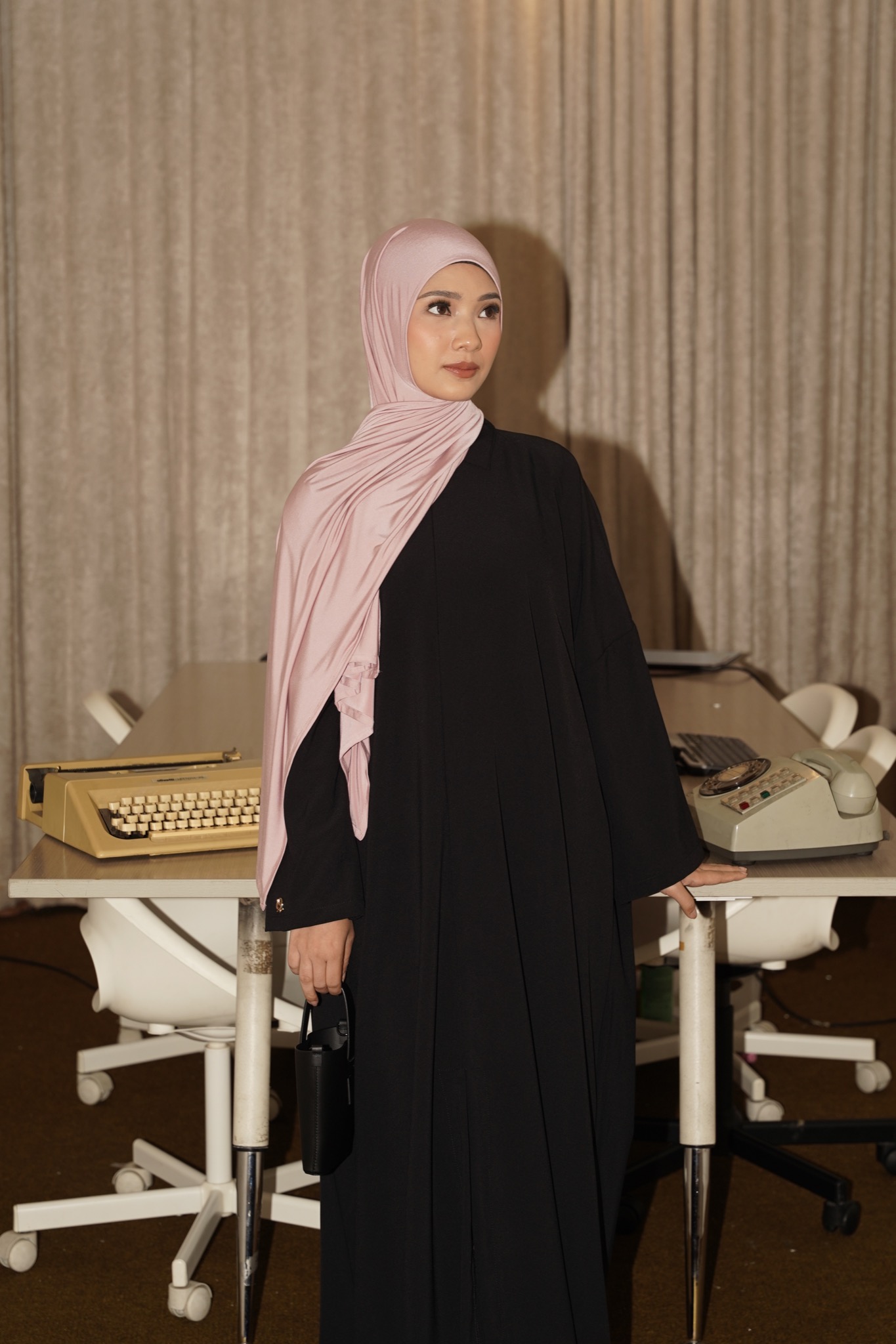 QANNA - Refined Zipped Abaya